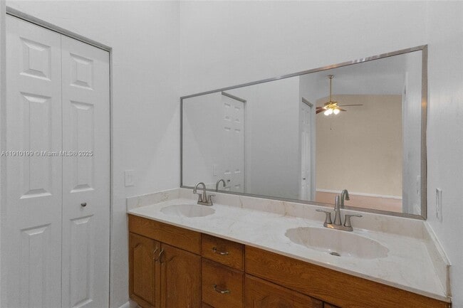 Building Photo - 4165 SW 85th Ave