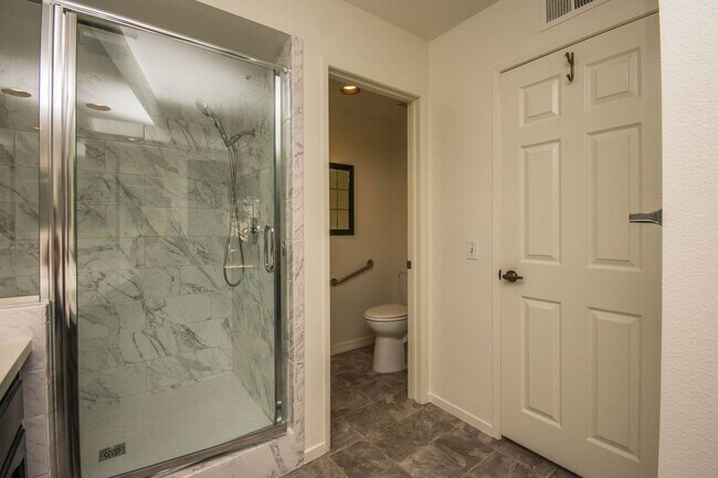 Building Photo - Beautiful Single Level Home with Great Nat...
