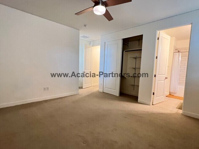 Building Photo - Four Bedroom Home in the Gated Sam Hughes neighborhood.