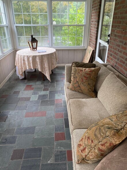 Sunroom - 629 Palairet Rd