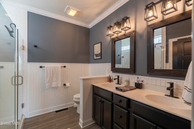 Building Photo - 5 Maria Ln