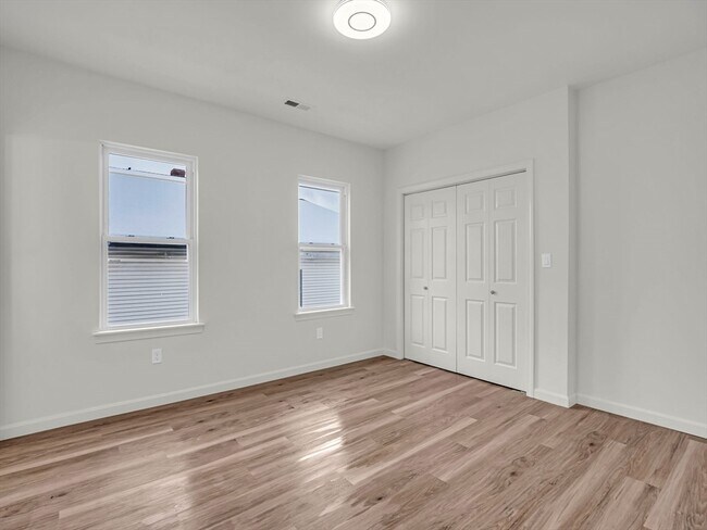 Building Photo - 12 Alpine St