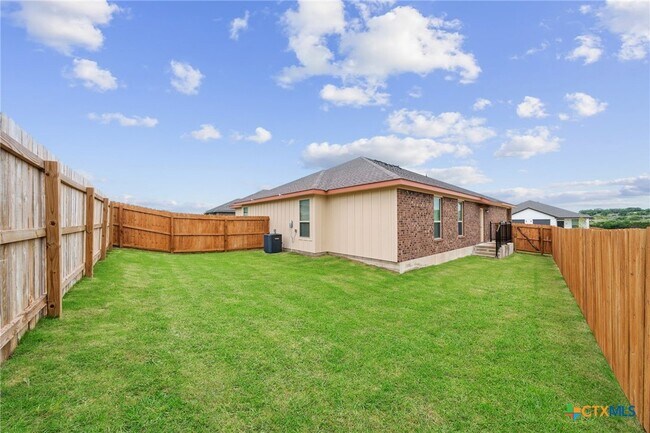 Building Photo - 126 Leon Ln