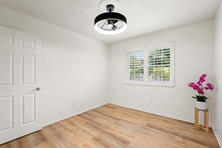 Building Photo - 27480 Cherry Creek Dr
