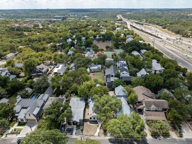 Building Photo - 1811 Waterston Ave