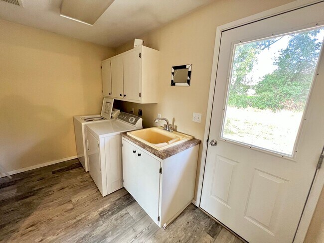 Building Photo - 4 Bedroom Home in Culdesac near CWU