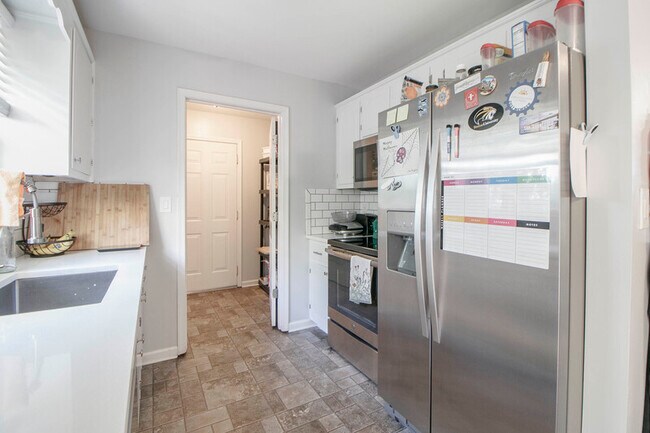 Building Photo - 260 Windmeade Cir