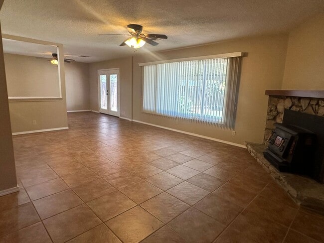 Building Photo - READY NOW! 3+2 with RV Parking!