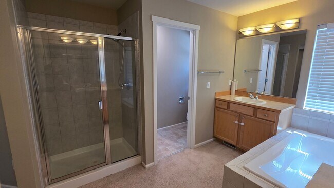 Building Photo - Kent The Parks HOA Community  3 bed, 2.5 bath rental home. Available NOW!