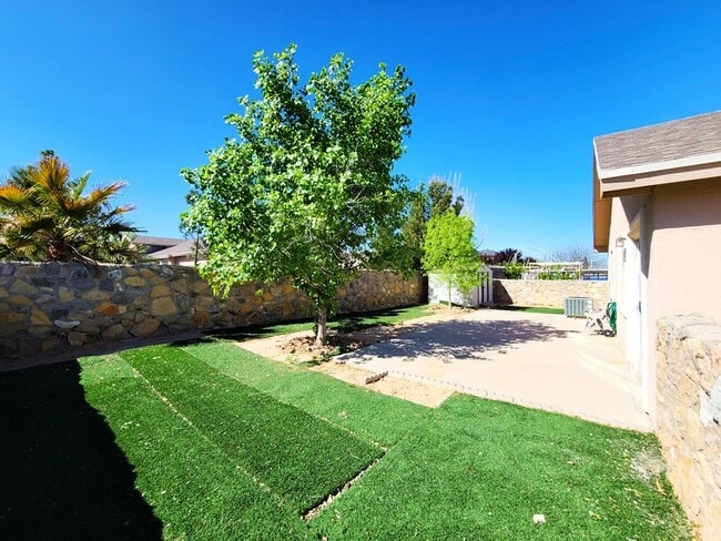 Building Photo - 14336 Desert Sage Dr