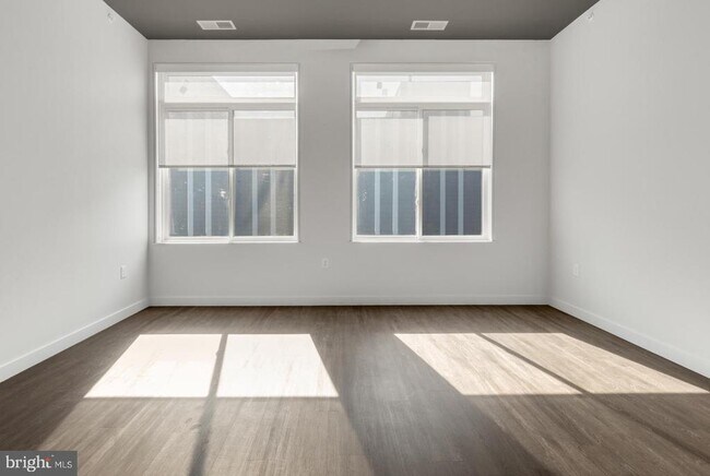 Building Photo - 525 N 41st St