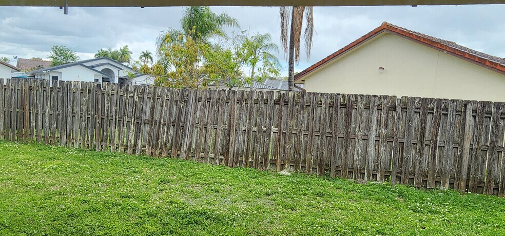 Building Photo - 4725 SW 143rd Ave