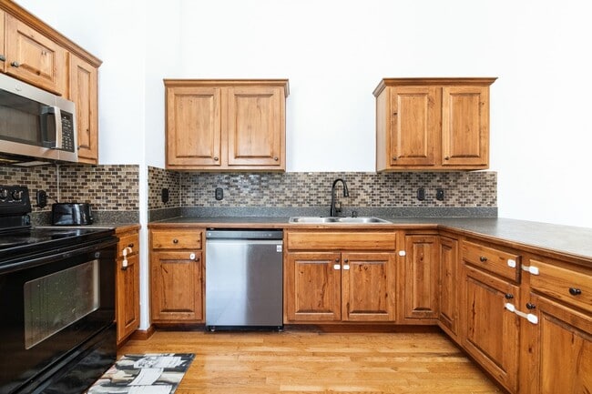 Building Photo - Italian Estates Property Management