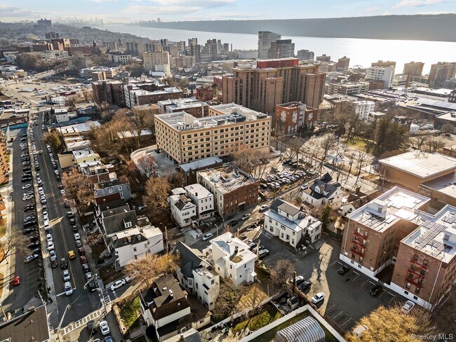 Building Photo - 11 Lafayette Pl