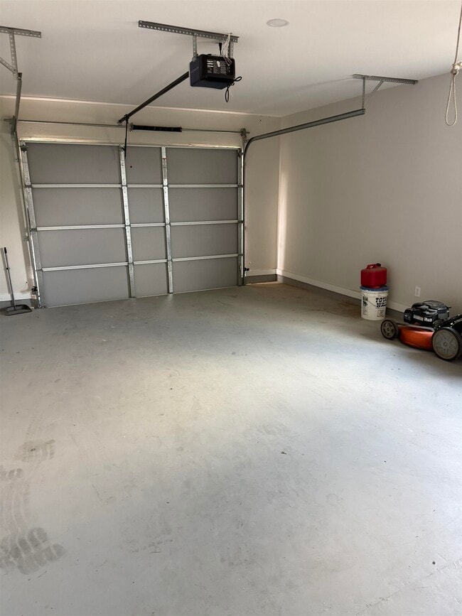 Building Photo - 6708 El Jinete Dr