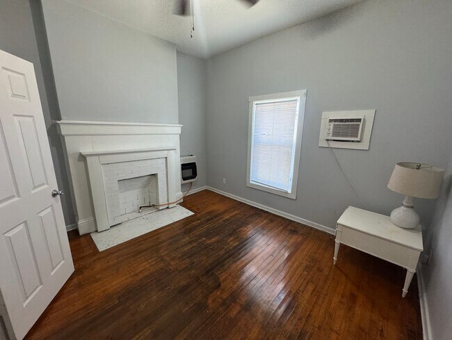 Building Photo - 403 Egan St