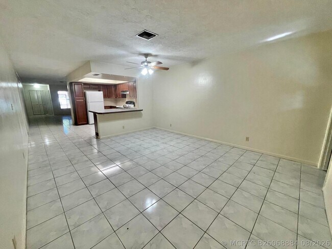Building Photo - 7112 NW 78th Ave