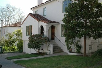 Building Photo - 1718 Le Roy Ave