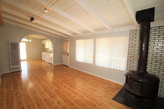 Building Photo - 1063-1065 Montauk
