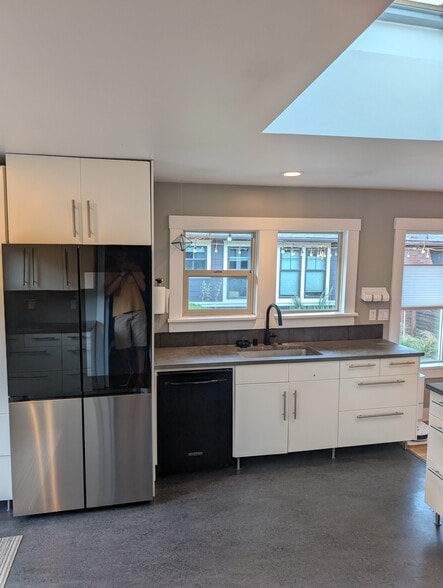 Building Photo - 5407 5th Ave NE