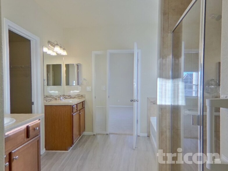 Building Photo - 8378 Hardwood Cir