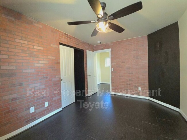 Building Photo - 4716 Parker St