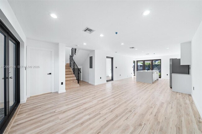 Building Photo - 11 NE 51st St