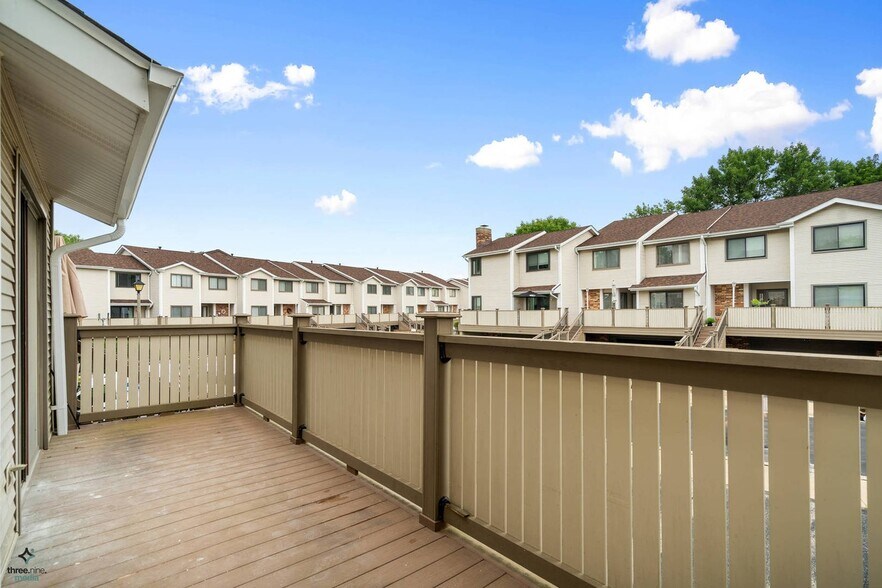 Building Photo - 1017 Sussex Dr