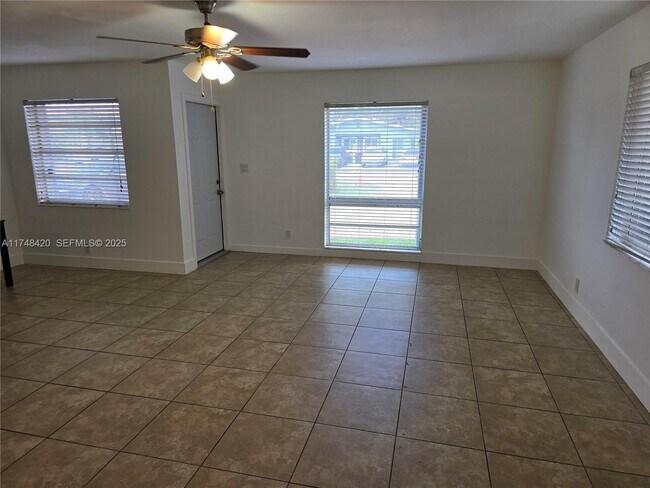 Building Photo - 812 SW 13th St