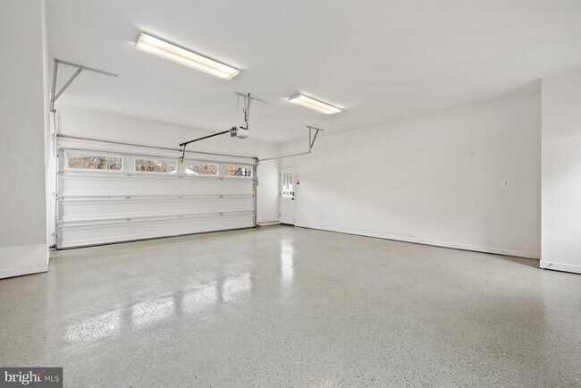 Building Photo - 1302 Squire Ln