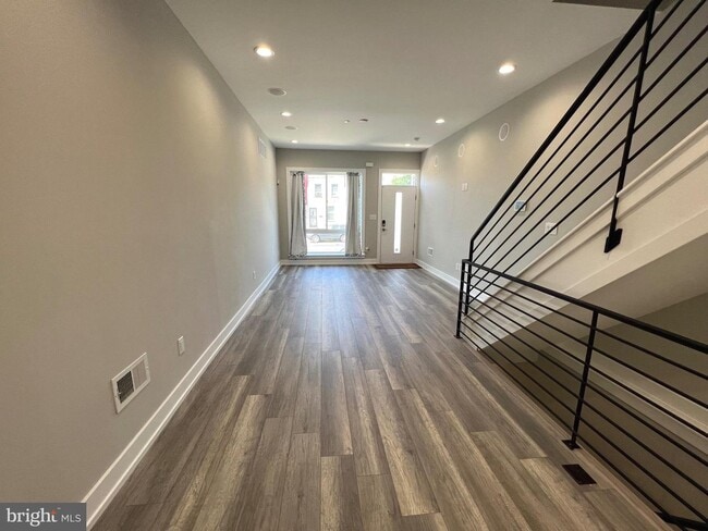 Building Photo - 1505 S 49th St