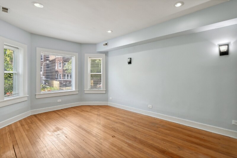 Building Photo - 8045 S Maryland Ave