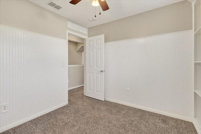 Building Photo - 2110 Encino Dr