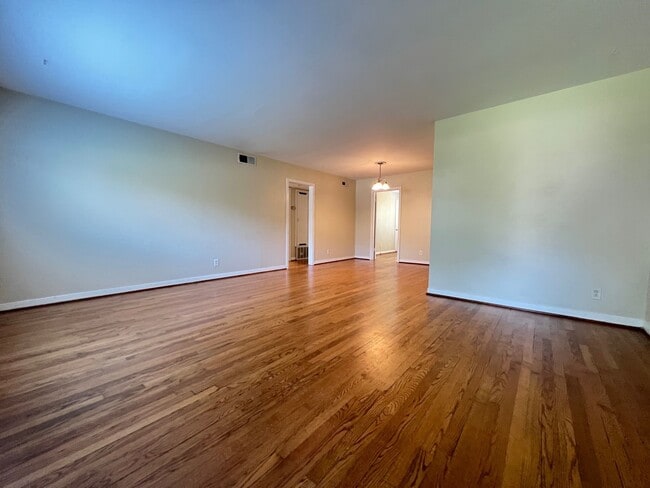 Building Photo - 2247 Branard St