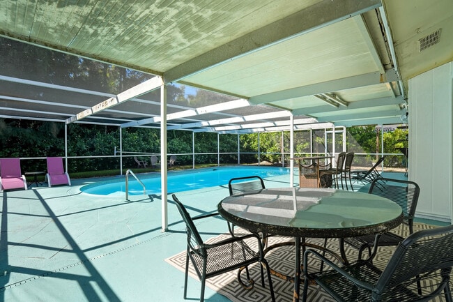 Building Photo - 4502 Parrot Ave