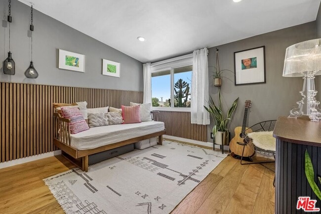 Building Photo - 5646 S Sherbourne Dr