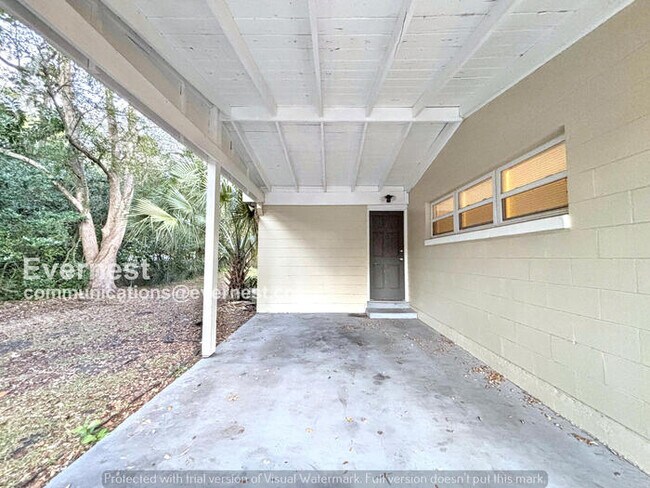 Building Photo - Spacious Home with Modern Amenities and Carport Parking