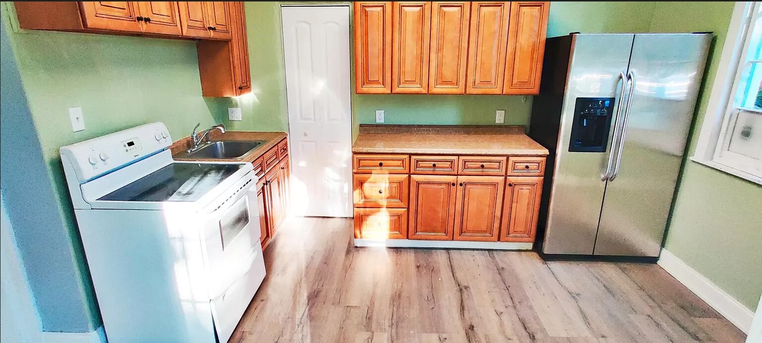 Building Photo - 404 N Ridgewood Ave