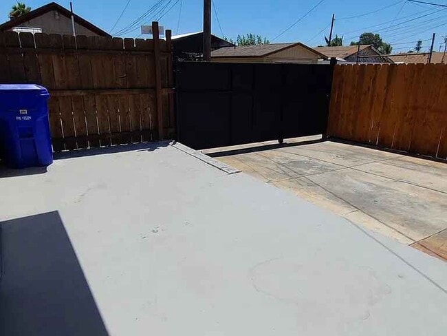 Building Photo - 3133 Clay Ave
