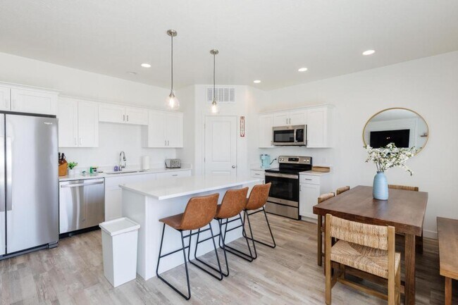 Building Photo - 344 Oregon Trl Dr