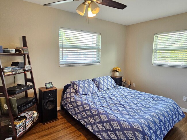 Building Photo - Annual Unfurnished 2 Bedroom 2 Bathroom Single Family Home in South Venice!