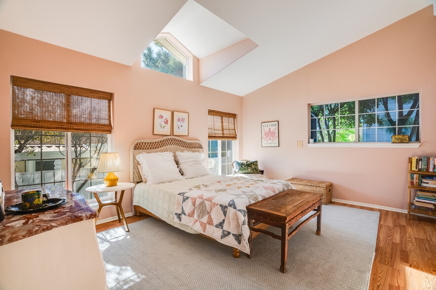 Building Photo - 1169 Aztec