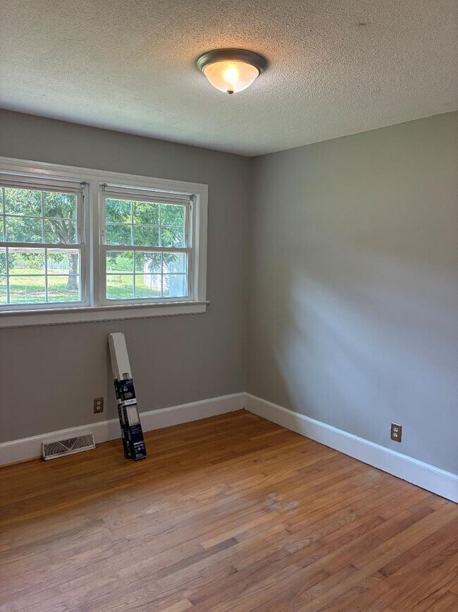 Building Photo - 5236 Lakehaven Ct