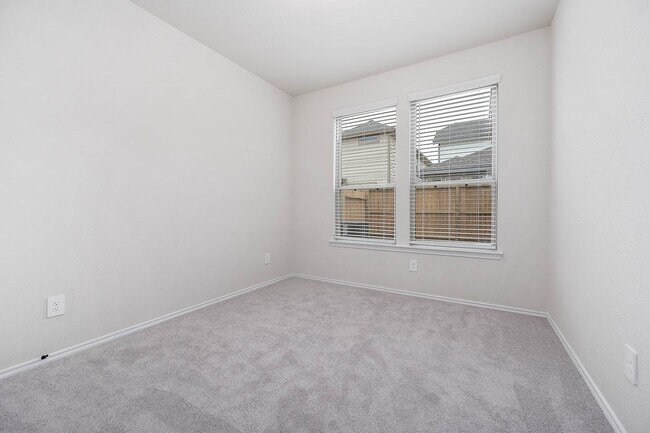 Building Photo - 3405 Knighton Hill Dr