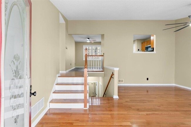 Building Photo - 585 Bethany Woods Dr