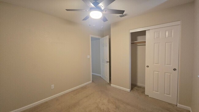 Building Photo - 1443 Greenbrier Dr