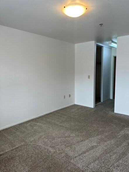 Building Photo - 726 O Pl