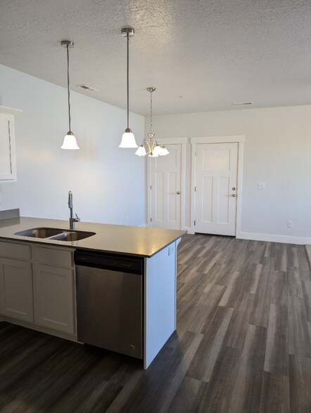 Building Photo - 749 N 380 W