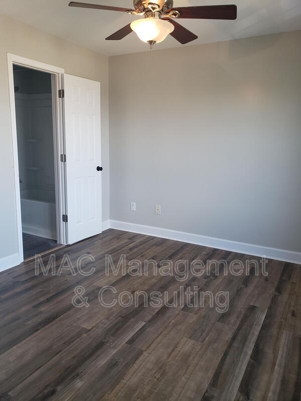 Building Photo - 1028 Nottingham Dr