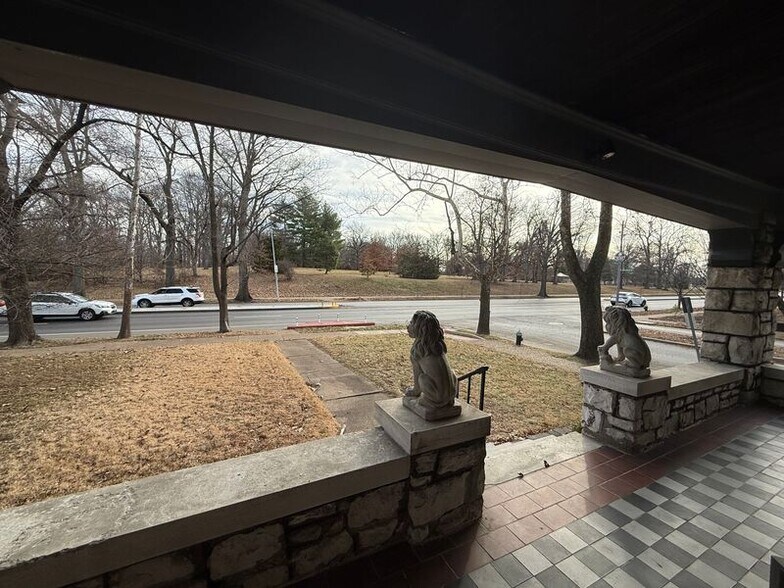 Building Photo - 2641 S Kingshighway Blvd